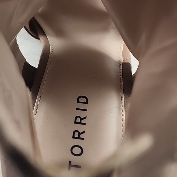 TORRID CUTOUT PEEP-TOE WEDGES TAN SUEDE LADIES SIZE 8WW VGUC - Picture 15 of 16
